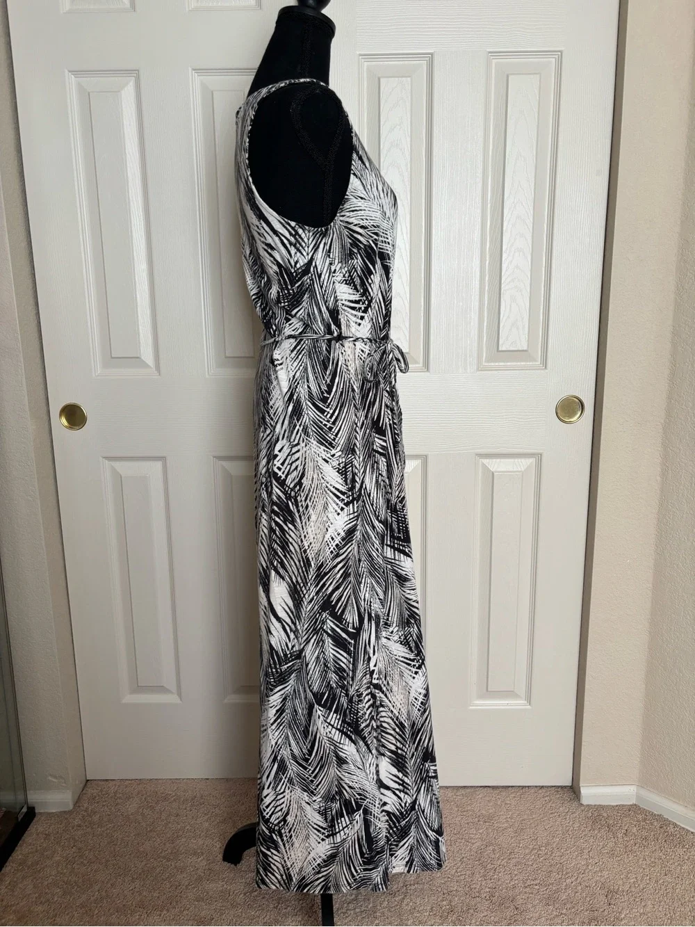 H&M black and white palm leaf print maxi dress with tie waist, size S - Picture 5 of 8